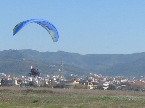 Πολωνοί χειριστές Paratrike προπονούνται στον χώρο της Αερολέσχης Αγρινίου (φωτο)